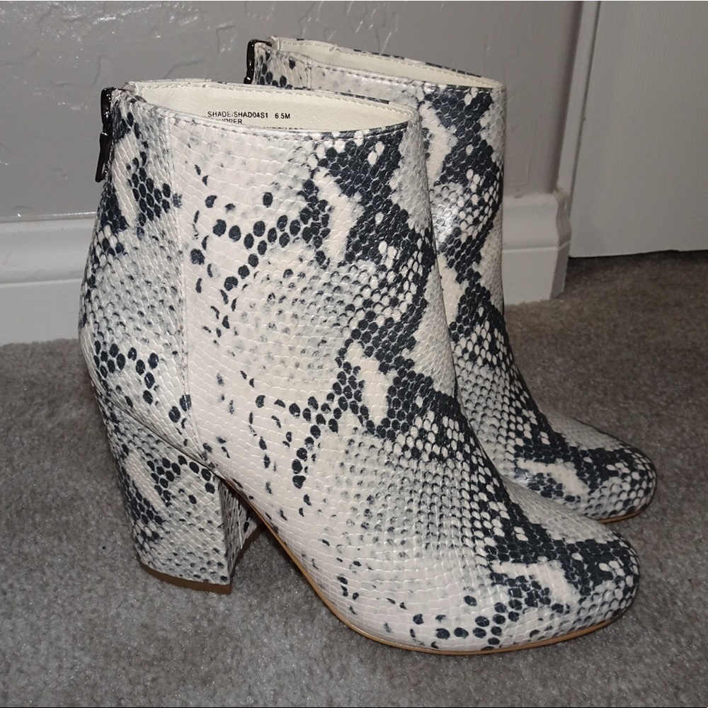 Steve Madden “SHADE”